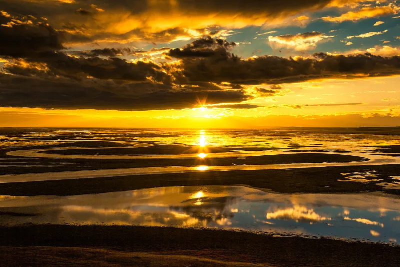 新疆维吾尔自治区|世界唯一能看到九个太阳的地方，已迎来最美季节！必须要去一次！
