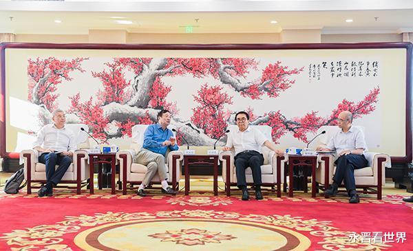 任正非|光刻机,快了?中科院刚表态攻关卡脖子,任正非就来中科院了