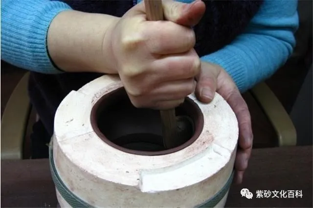 铜币:半手工与全手工紫砂壶,具体的差别体现在哪里?