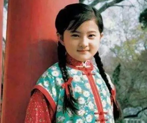 金铭|金铭40岁生日晒照，尖下巴大眼睛，素颜像换了一个人