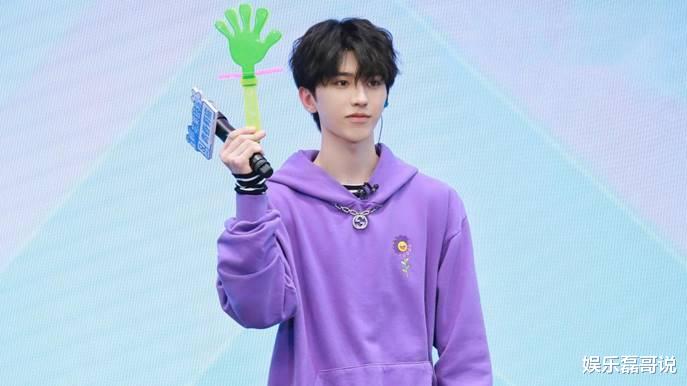 蔡徐坤|《青春有你》蔡徐坤于遇上老熟人，曾经你打败我，如今我是你导师