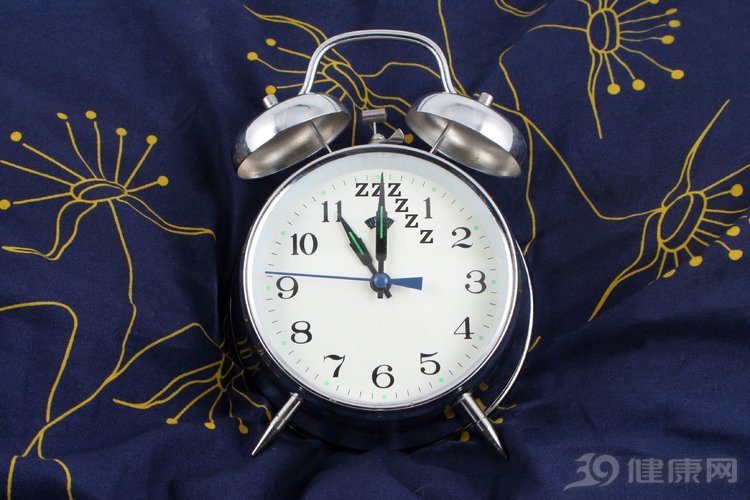 睡眠@晚上睡多久，决定你能活多久！你的年龄该睡多长时间？1分钟了解