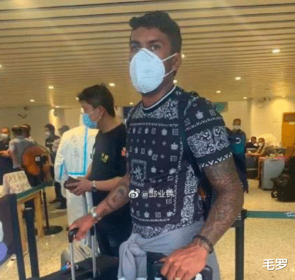 「广州恒大」巴西24小时疯狂新增3.5万，恒大巨星压哨来华失败，遗憾错过包机
