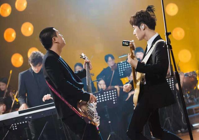 汪峰|当年被汪峰捧成冠军，成立乐队保持距离，后来汪峰也没救他一把