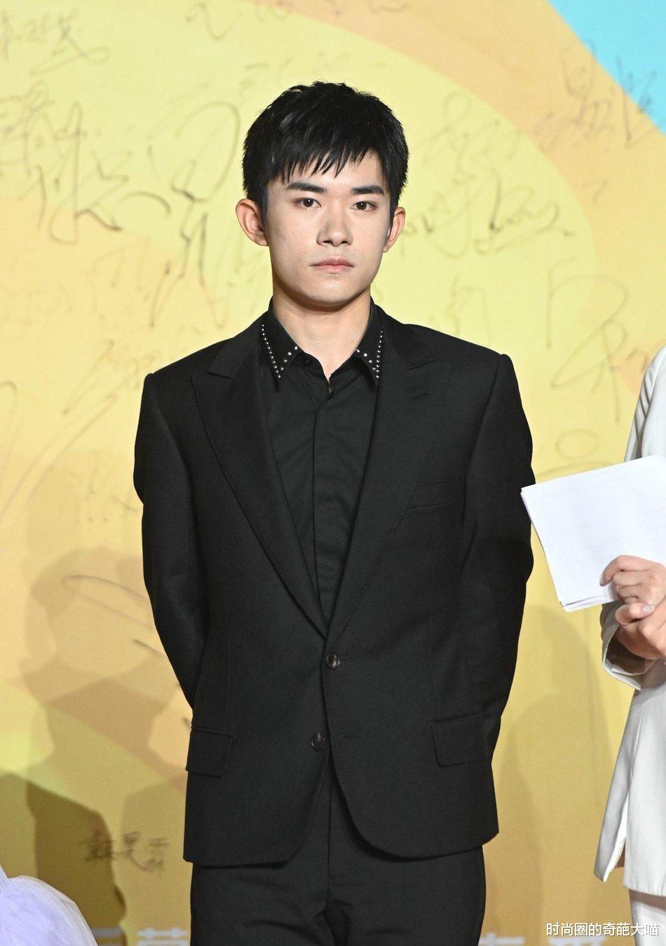 周冬雨|百花奖未修图流出！丫丫精致杨紫膀大腰圆，影后周冬雨却毫无气场