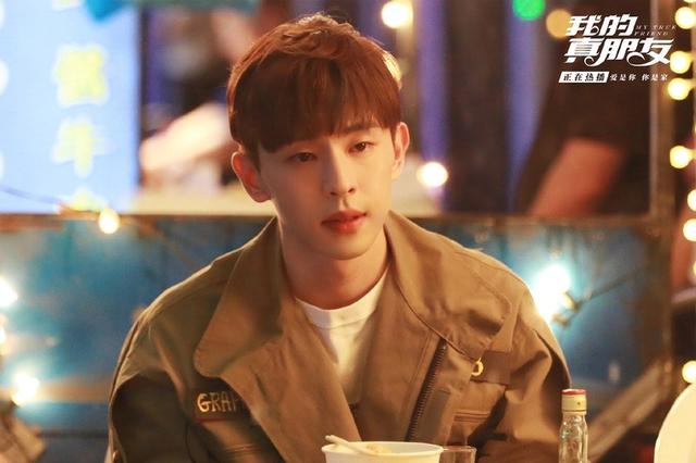 「邓伦」韩网票选最爱剧角色TOP!邓伦三角色上榜,《陪你到世界之巅》季向空赢过韩商言