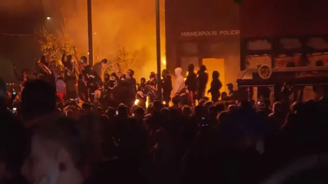 「美国」特朗普扬言亲自派军消灭暴乱，却被狠狠地打脸了！