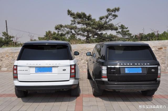 「路虎揽胜」3.0T揽胜遇到5.0T揽胜，黑白色相差不大，打开车门后差别就明显了