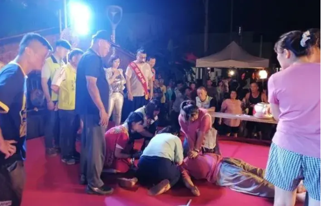 高以翔|痛心！著名歌手演出时不幸倒地，送医院抢救无效身亡，年仅50岁