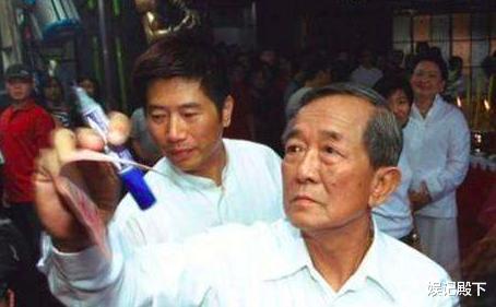 罗志祥：他曾为多个明星算命，准到被明星尊为神仙，曾说罗志祥会败给桃花