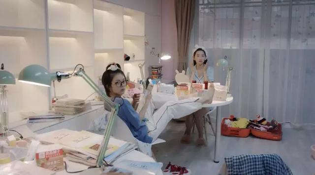 「电视剧」看完偶像剧里的大学宿舍,网友纷纷吐槽:导演怕是没上过大学!