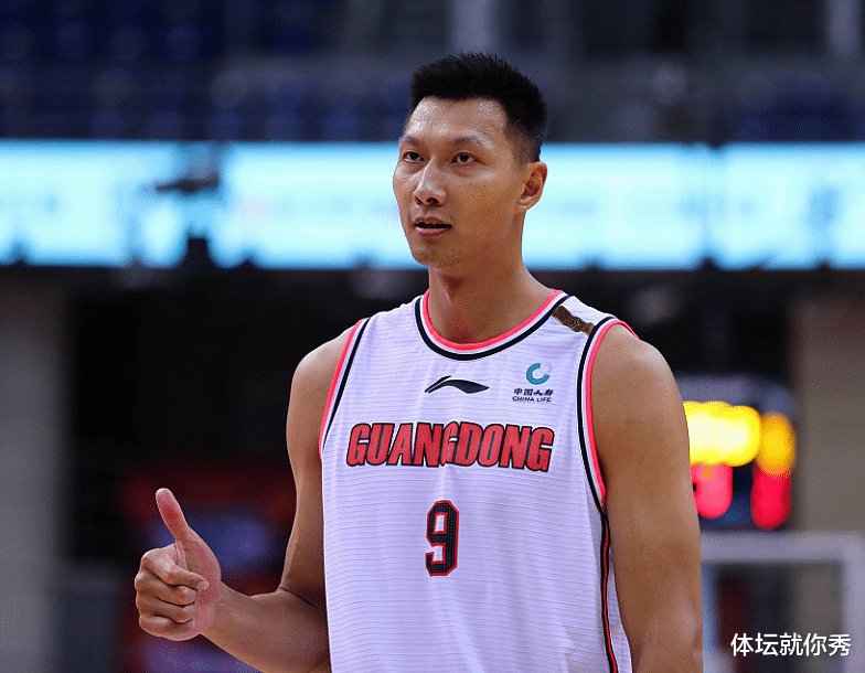 广东男篮|3场13分！广东2-1晋级总决赛，他却第1个紧紧抱住杜锋，忍不住落泪
