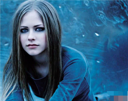 【迈克尔·杰克逊】世界十大鬼才音乐人:迈克尔杰克逊,艾薇儿上榜,他是唯一入围的中国人