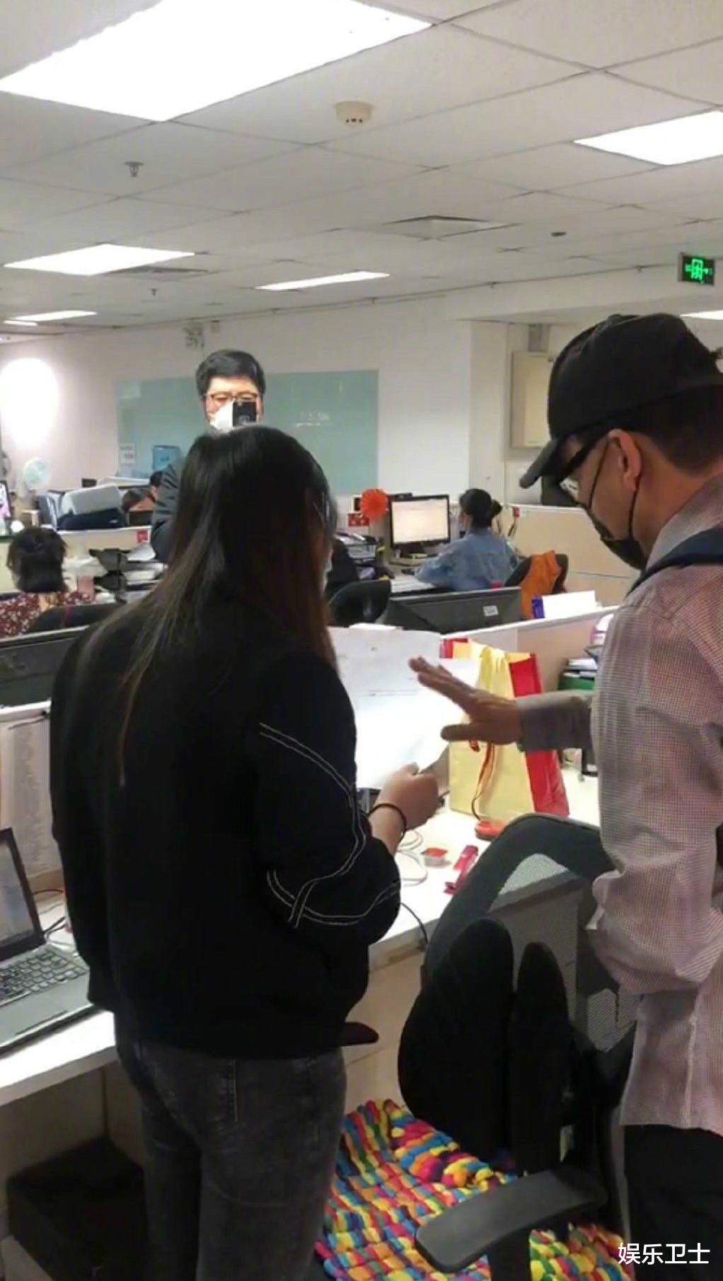 娱乐卫士|李国庆被警方行政拘留，曾带人抢公章撬公司保险柜，自称成立当当新总部