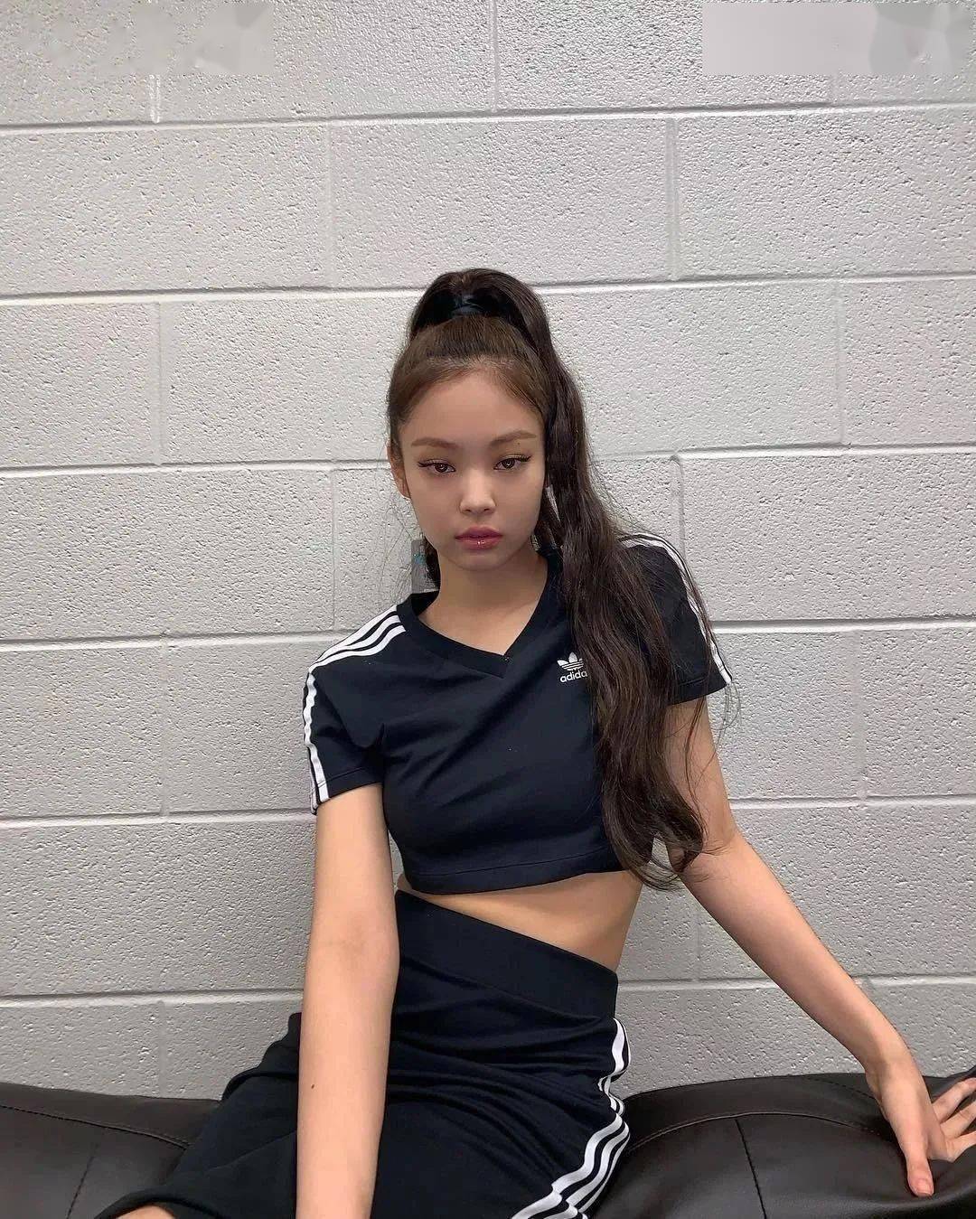 发型|别再烫羊毛卷了!今年流行“海藻卷”,减龄又显脸小!