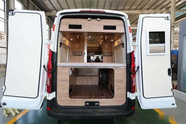 房车|新款V90房车来啦！2.0T很省油水电充足，22.98万夫妻2人用挺不错