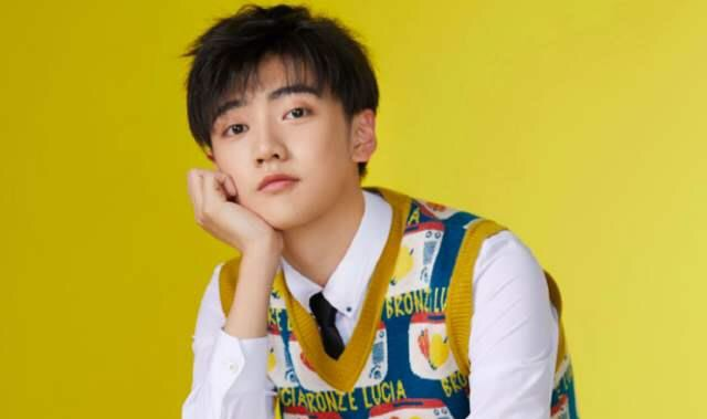 『』哇唧唧哇让焉栩嘉高考前20天进组,粉丝控诉公司,学学时代峻峰吧