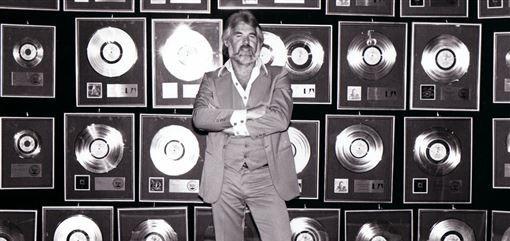 『酷狗音乐』美国乡村歌王肯尼罗杰斯，累计唱片销量超过1亿张，20日离世