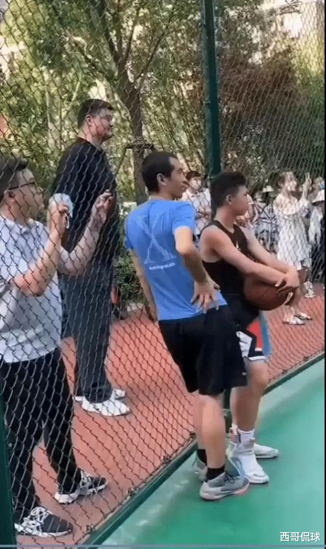 【姚明】体重已失控！姚明从280斤胖到400斤，叶莉：生活很不方便