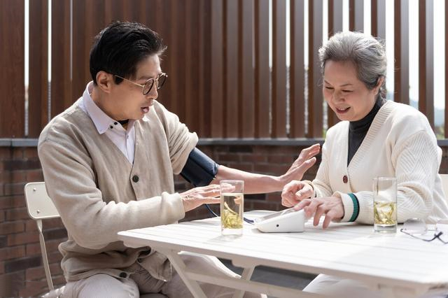 降压药|46岁男子血压156/98!没用降压药!半年努力后血压130/80!