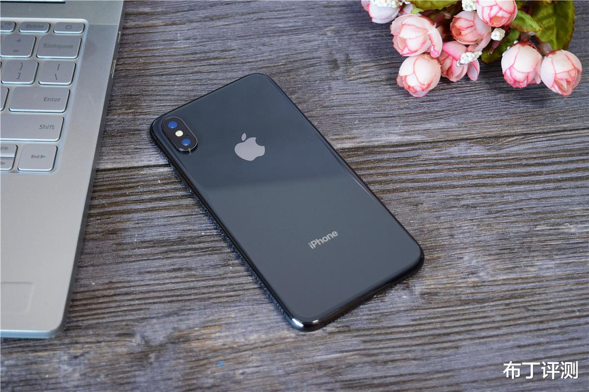 「iPhone X」时隔近三年，苹果首款全面屏旗舰，是否还值得入手么?