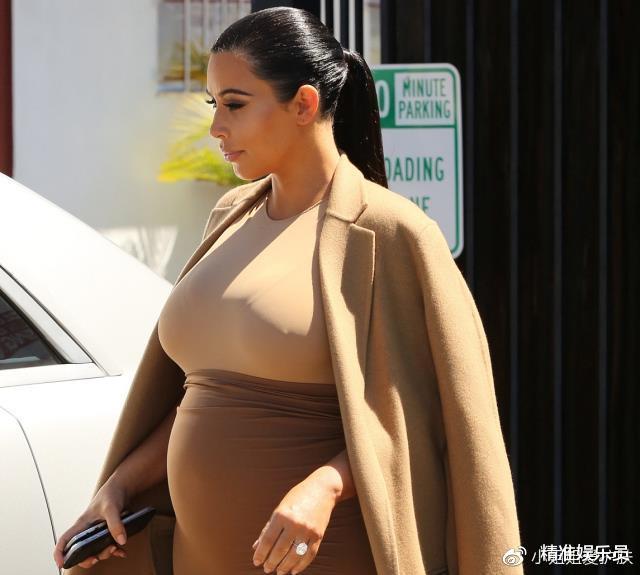 卡戴珊直播生孩子,双手一拽生出小孩,简单好比拔萝卜