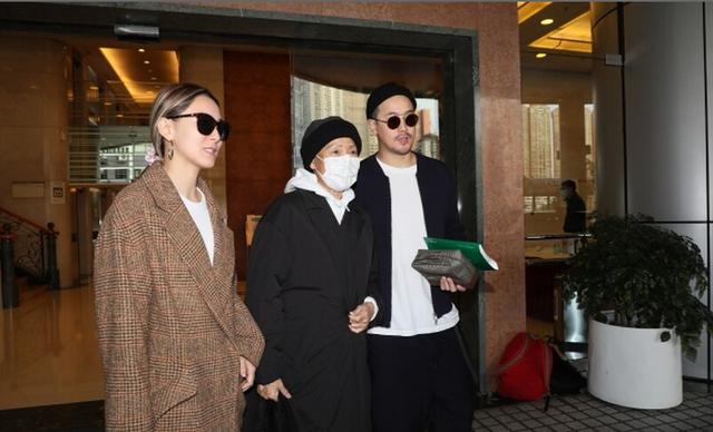 曾志伟|曝曾志伟老婆因病去世！生前现身医院病态难掩，夫妻分居两地多年