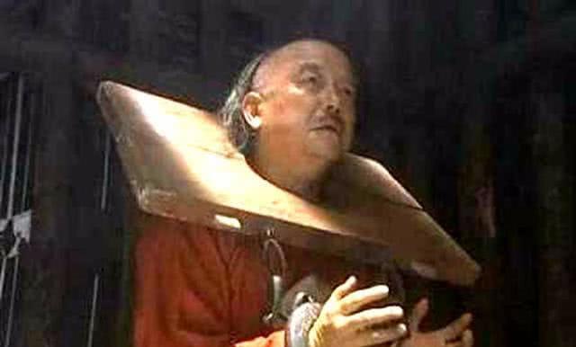 #和珅#乾隆曾警告儿子别动和珅，嘉庆仍赐白绫，15年后他开始“后悔”