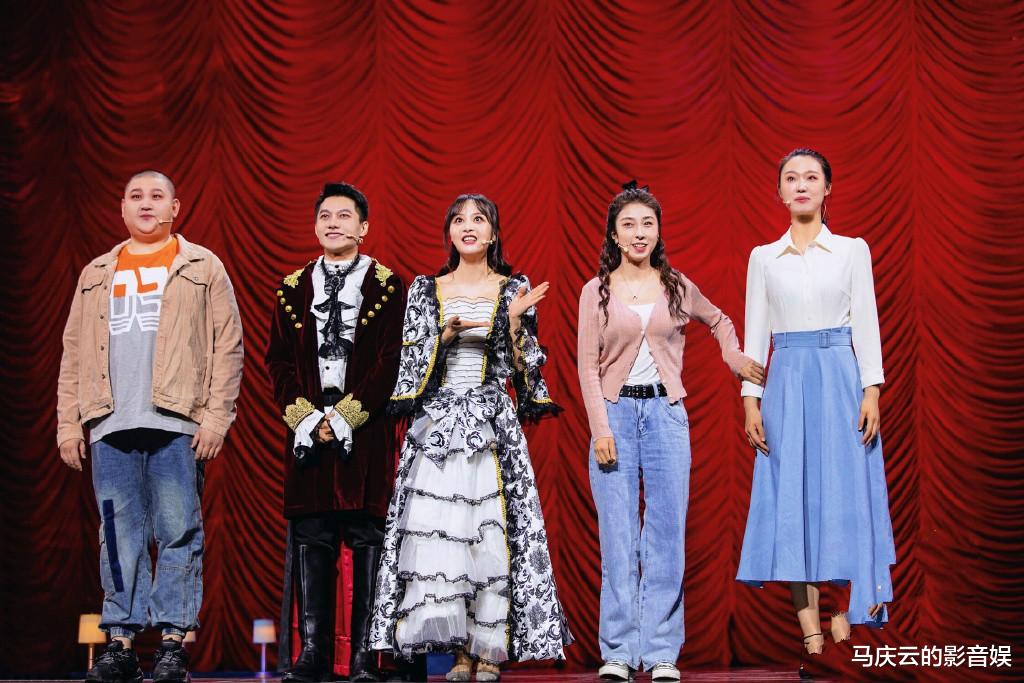 欢乐喜剧人：《欢乐喜剧人》复活赛太尴尬，小品没落，靠新人刘洋高颖撑场