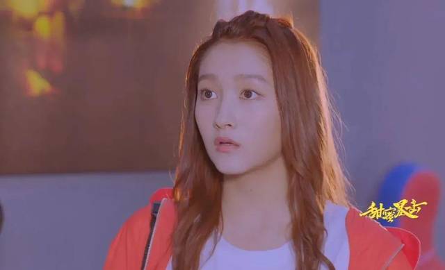 「李子柒」李子柒首次公开豪宅，我却看到背后最悲哀的一幕：中国式审美，太可怕了！