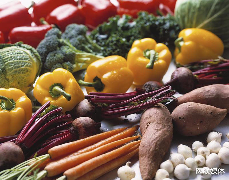 血糖|血糖高不能吃什么菜？这3种蔬菜再喜欢，也请管住嘴
