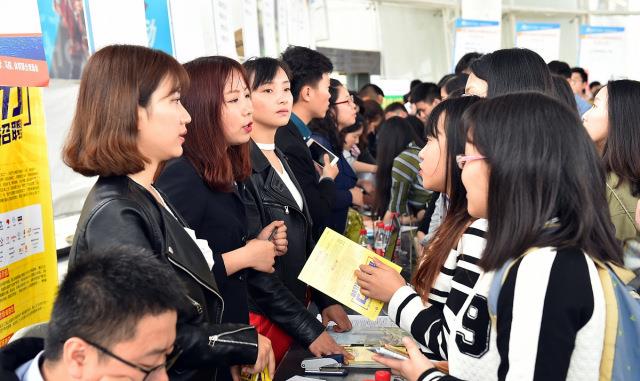 『教育部』教育部“最新”消息，招收40万教师，网友：给师范生一条活路吧