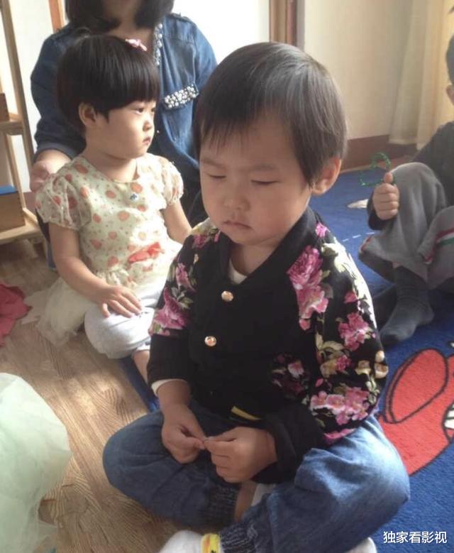 岳云鹏|岳云鹏9岁女儿越长越漂亮，爱妻从手术中恢复，一家四口羡煞旁人