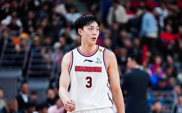 胡明轩|一晚3消息！胡明轩强硬表态，CBA神射手退役，赵睿致敬科比