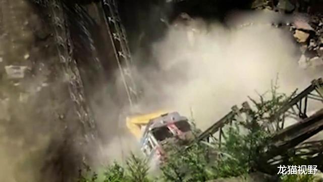 印度@印度工兵5天修好大桥，坦克连夜开向边境，上将：早就不是62年了