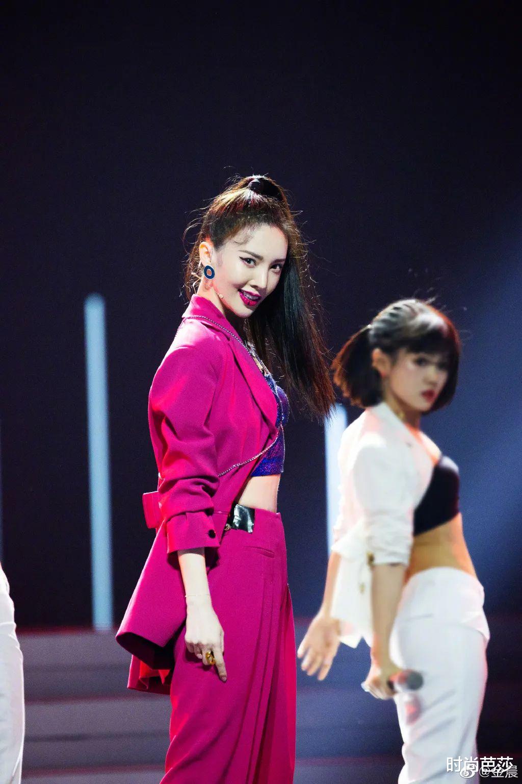 粉色|看过了金晨宋妍霏，感觉芭比粉、玫粉并不死亡啊！