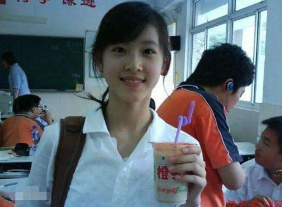 芙蓉姐姐|43岁芙蓉姐姐近照曝光: 从土肥圆到资产过亿，她凭什么？