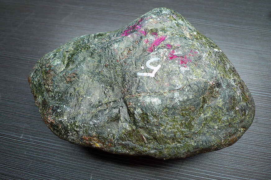 翡翠|翡翠行话一一赌石真的可以“十大九不输”吗？