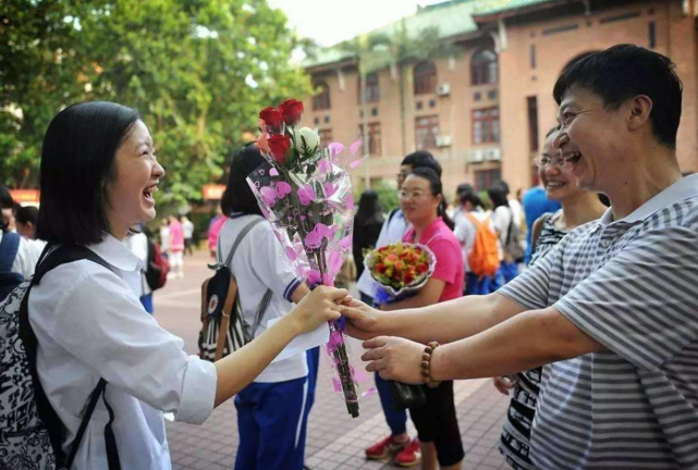 「」那些高考超常发挥的学生，多数和父母考前做的这“三件事”有关