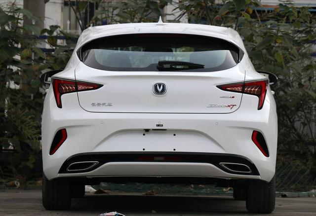 长安汽车|高颜值国产家轿，1.6动力油耗仅5升，新逸动XT比思域还帅气！