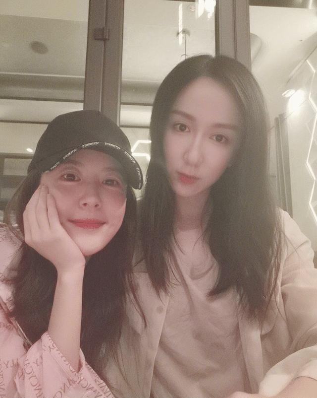 「胡一菲」当168cm胡一菲撞上167cm陈美嘉，终于明白腿直和腿细哪个更重要！