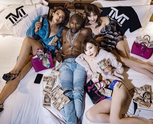 梅威瑟|拳王梅威瑟为何要同时交往7位女友？皆是套路！只为满足特殊要求