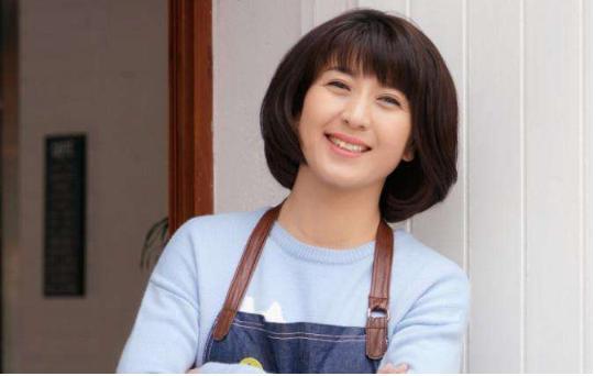 闫学晶|她是春晚常客,不顾反对嫁二婚富豪当后妈,今45岁坚持生二胎