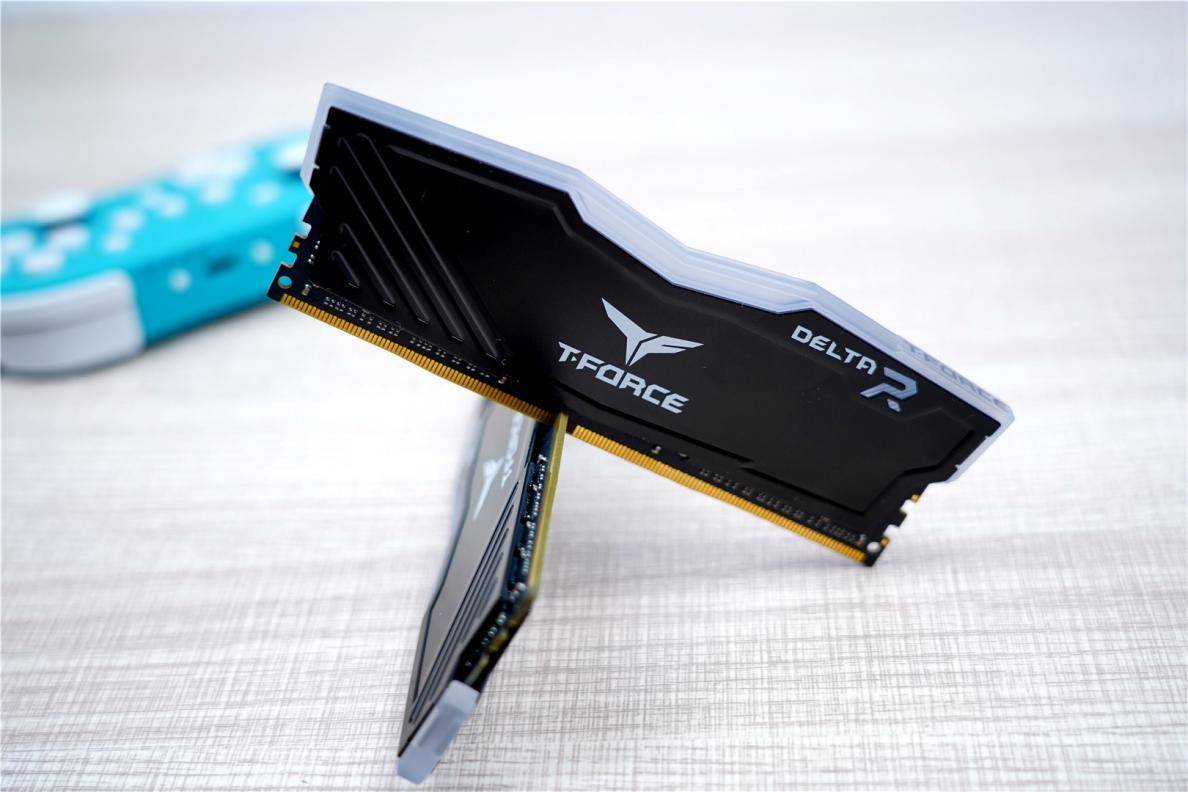 主板|高颜值，高频率，十铨DELTA RGB分享，原来内存价格一直在走低！