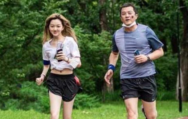 李嫣|14岁李嫣成功摘掉“兔唇”标签，长相神似年轻的王菲，美得不敢认