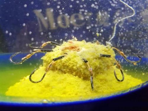 饵料|价格不到一元一块的方块饵,为何能有效诱聚鲤草等大型鱼