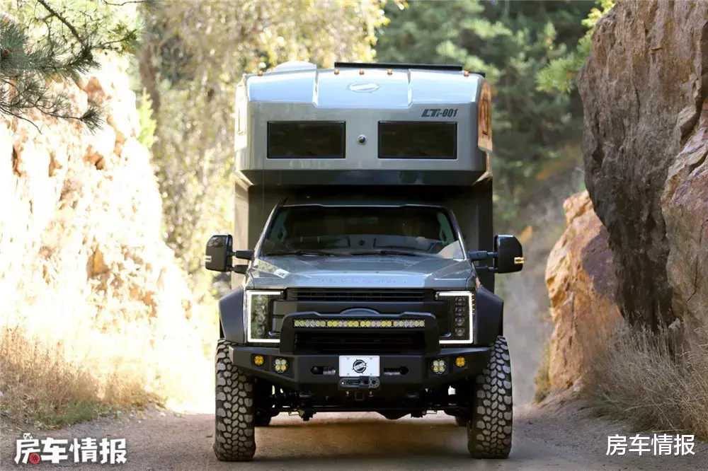 碳纤维|新款福特房车碳纤维厢体，6.7L发动机，出厂自带11度电和330L油箱