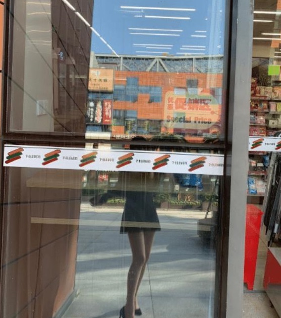 姐姐|“女同事花1个月工资请我吃牛排，可我注意力全在她手上！”哈哈哈哈哈哈～