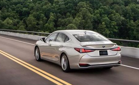 雷克萨斯es200|34万提辆雷克萨斯ES200，朋友怒怼：“脑子被驴踢了”