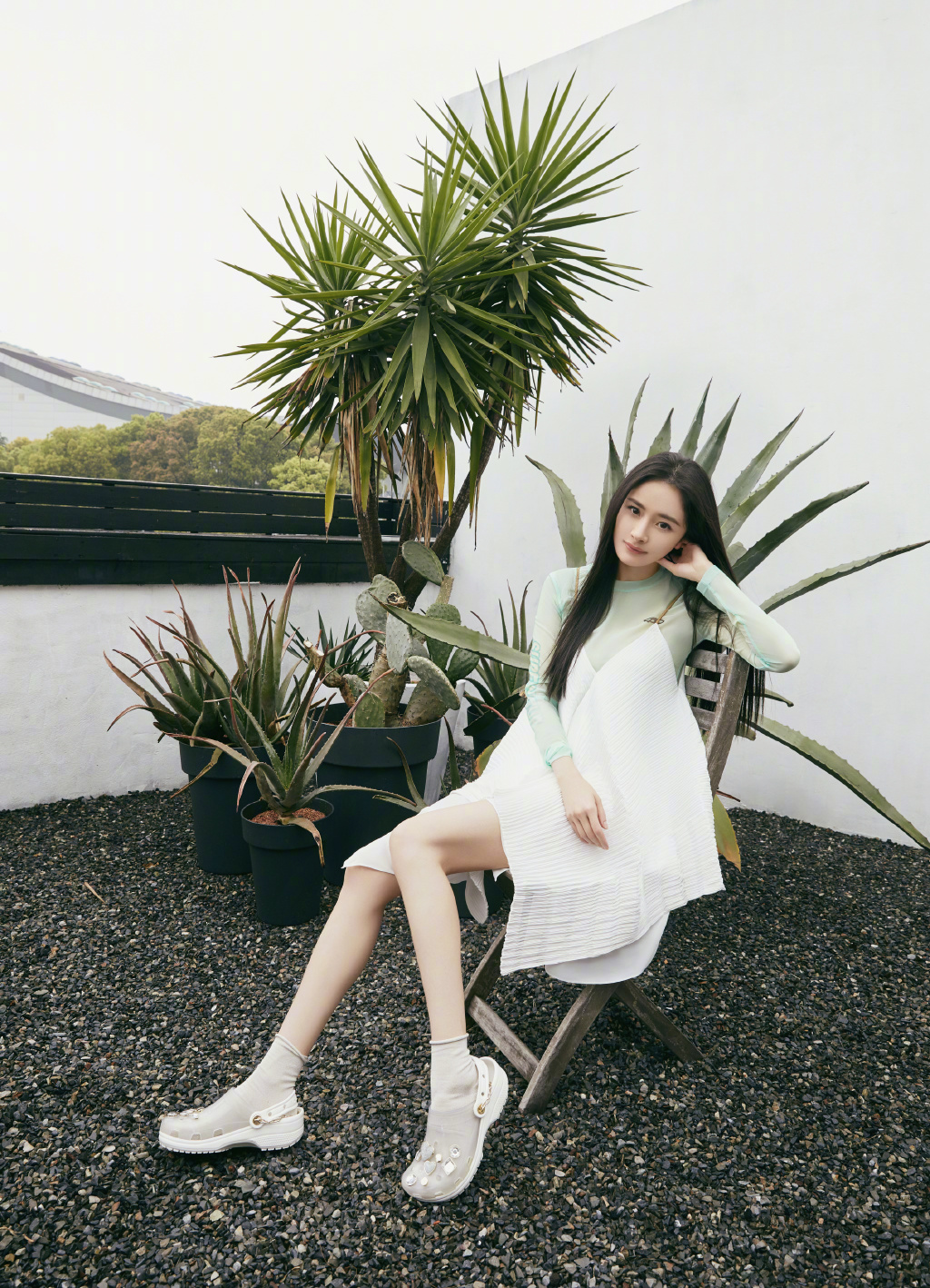 杨幂▲“杂志女王”杨幂回归，慵懒卷发配上挑眼线，太像狐狸了！